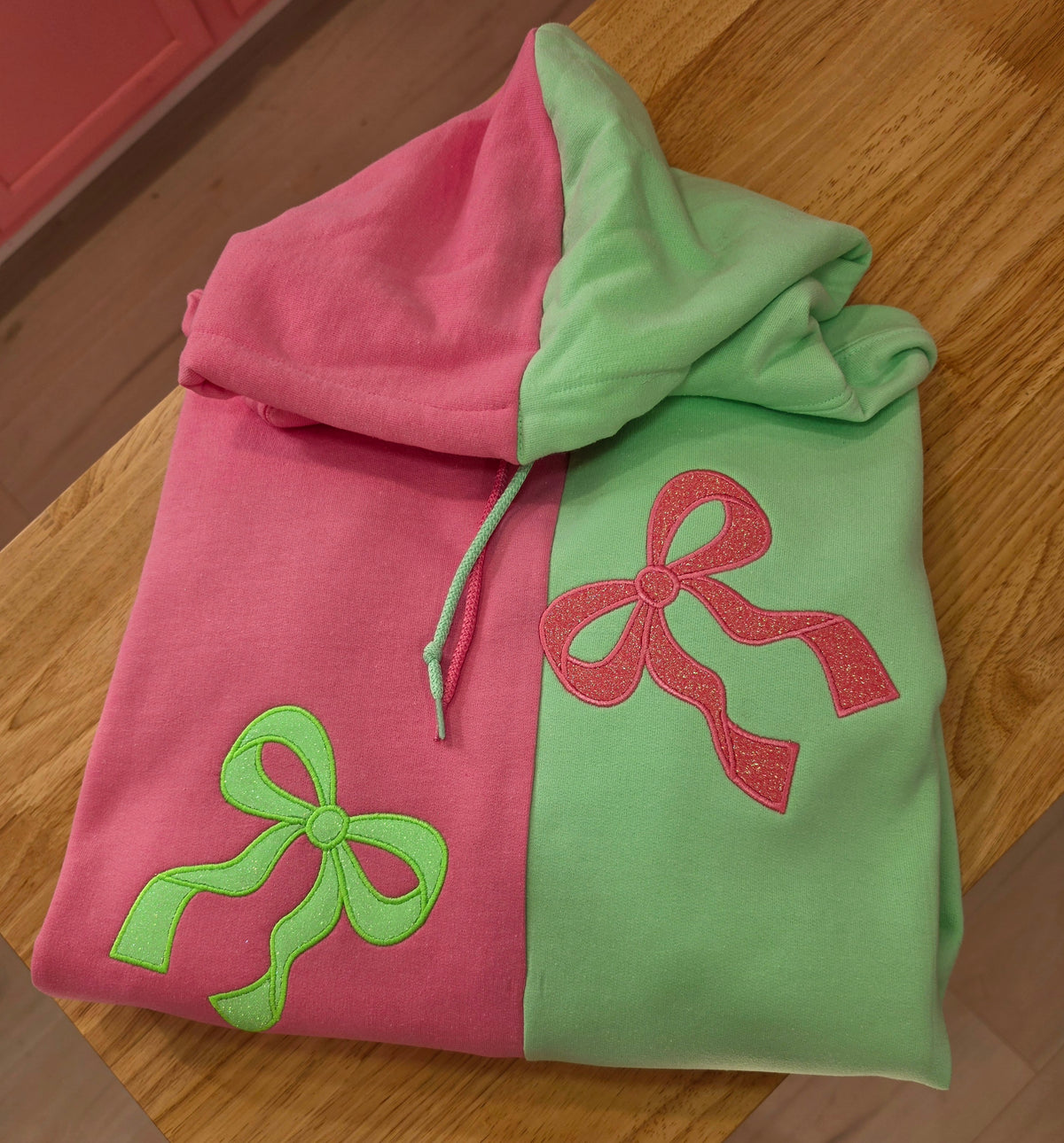 Split hoodie with bow applique